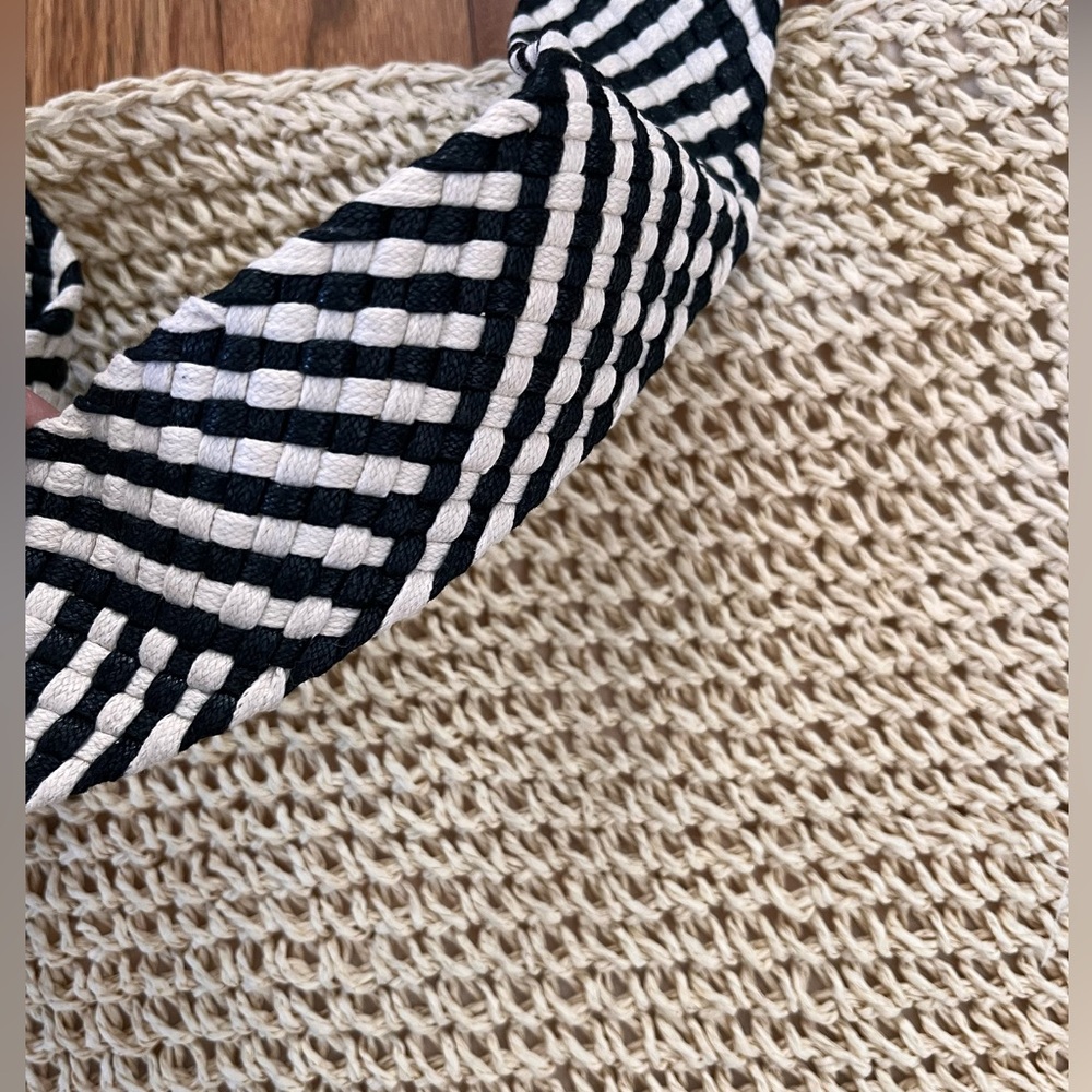 NWT Boho Woven Straw Rustic Tote Bag Black & White Strap Eco friendly Festival - Picture 4 of 8